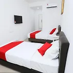 Oyo 89772 Roselyn Inn