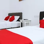 Oyo 89772 Roselyn Inn