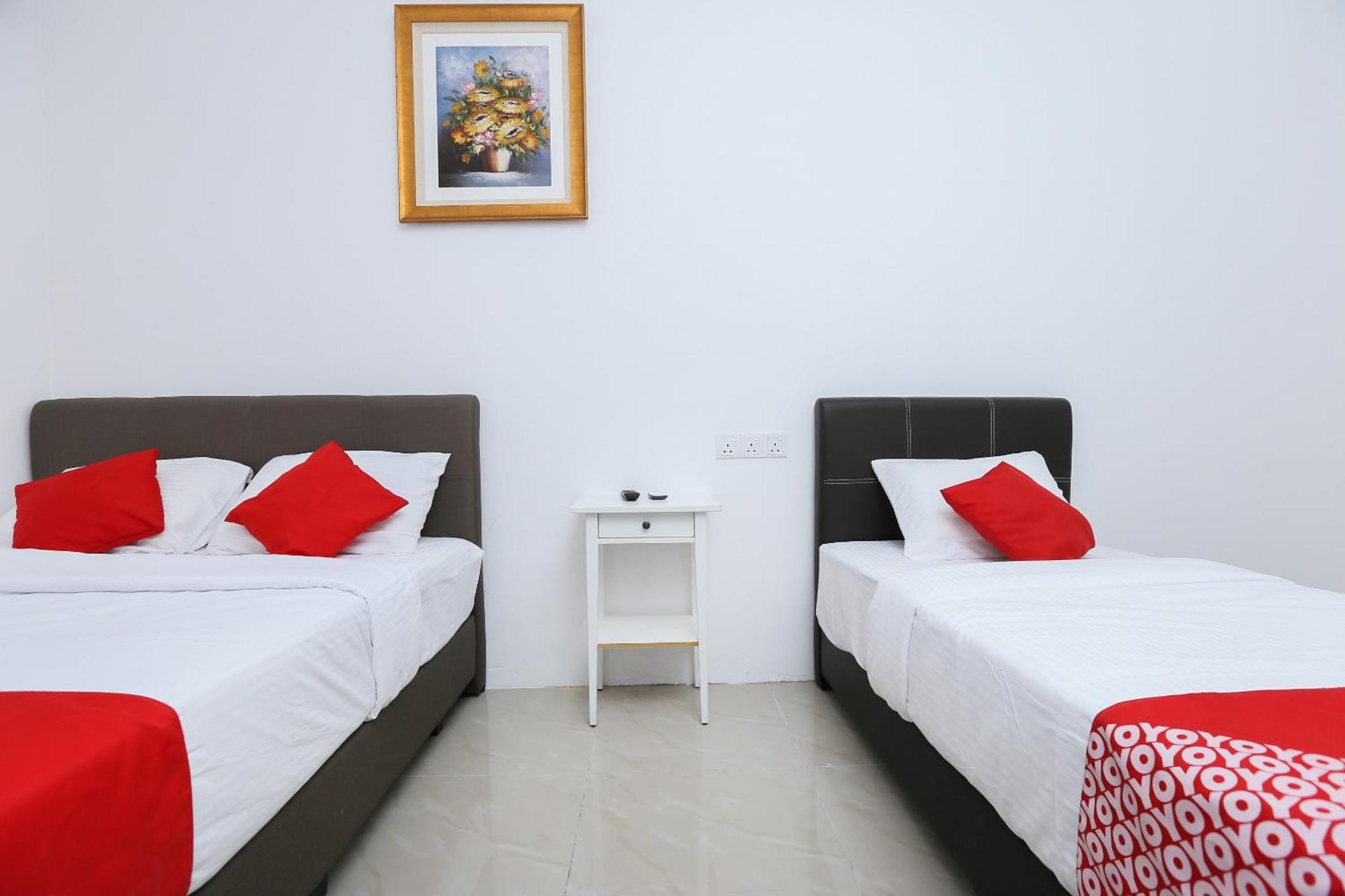 Oyo 89772 Roselyn Hotel 2*