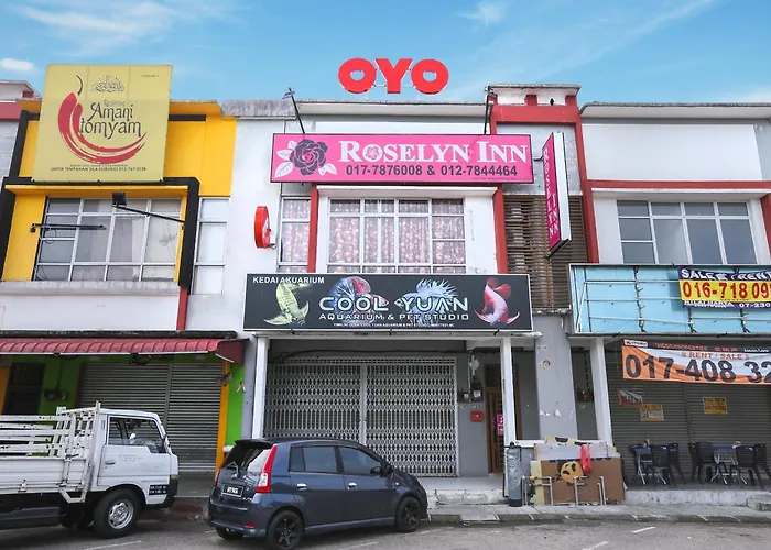 Oyo 89772 Roselyn Inn