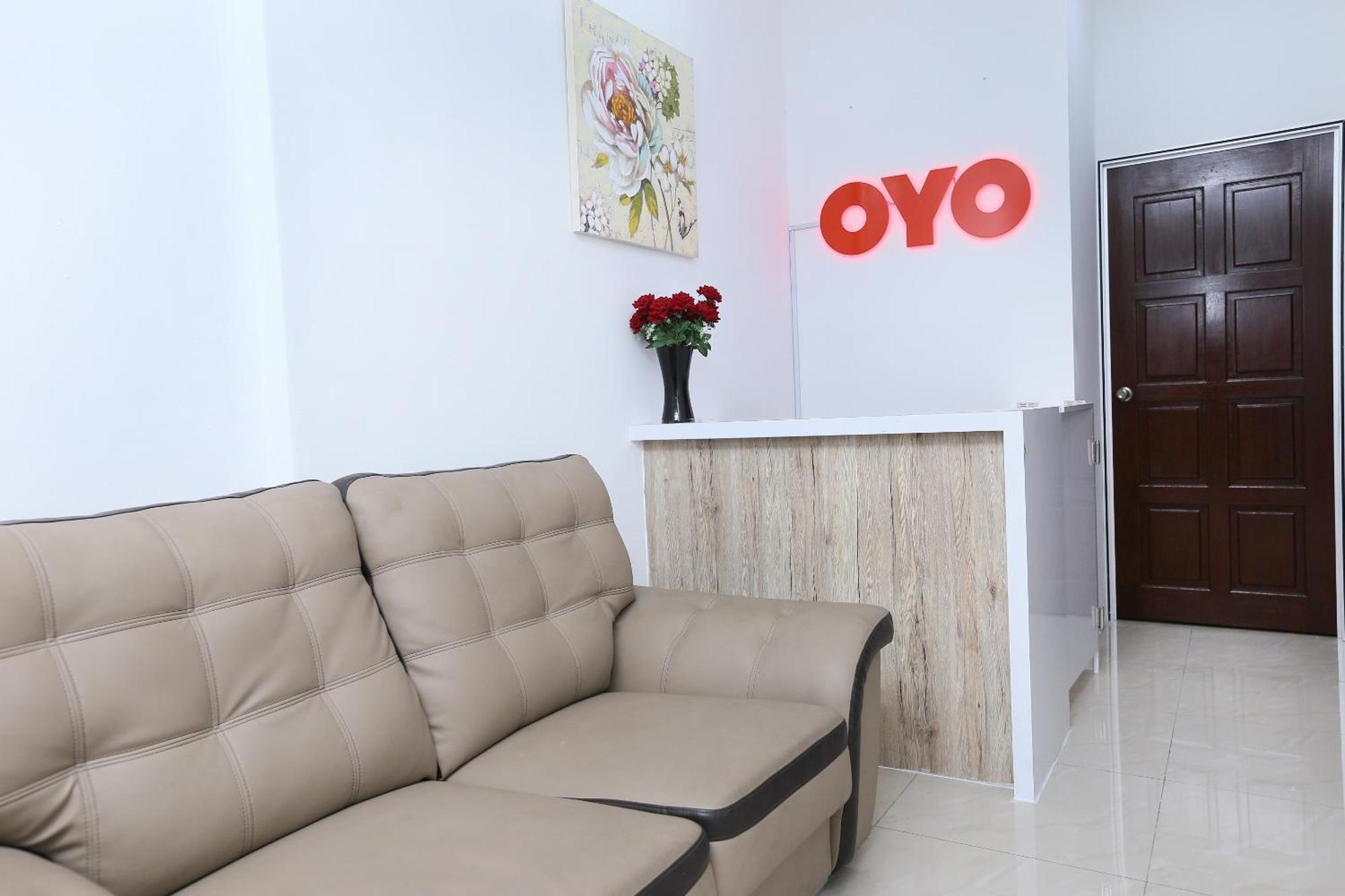 Hotel Oyo 89772 Roselyn 2*