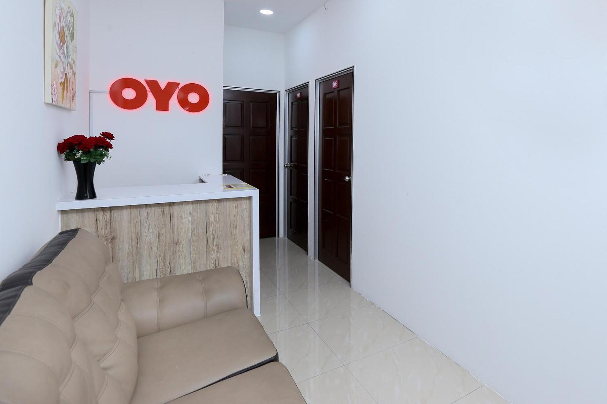 Oyo 89772 Roselyn Johor Bahru