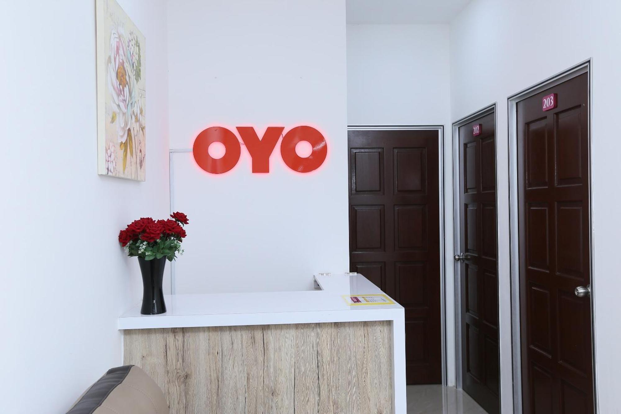 Oyo 89772 Roselyn Hotel