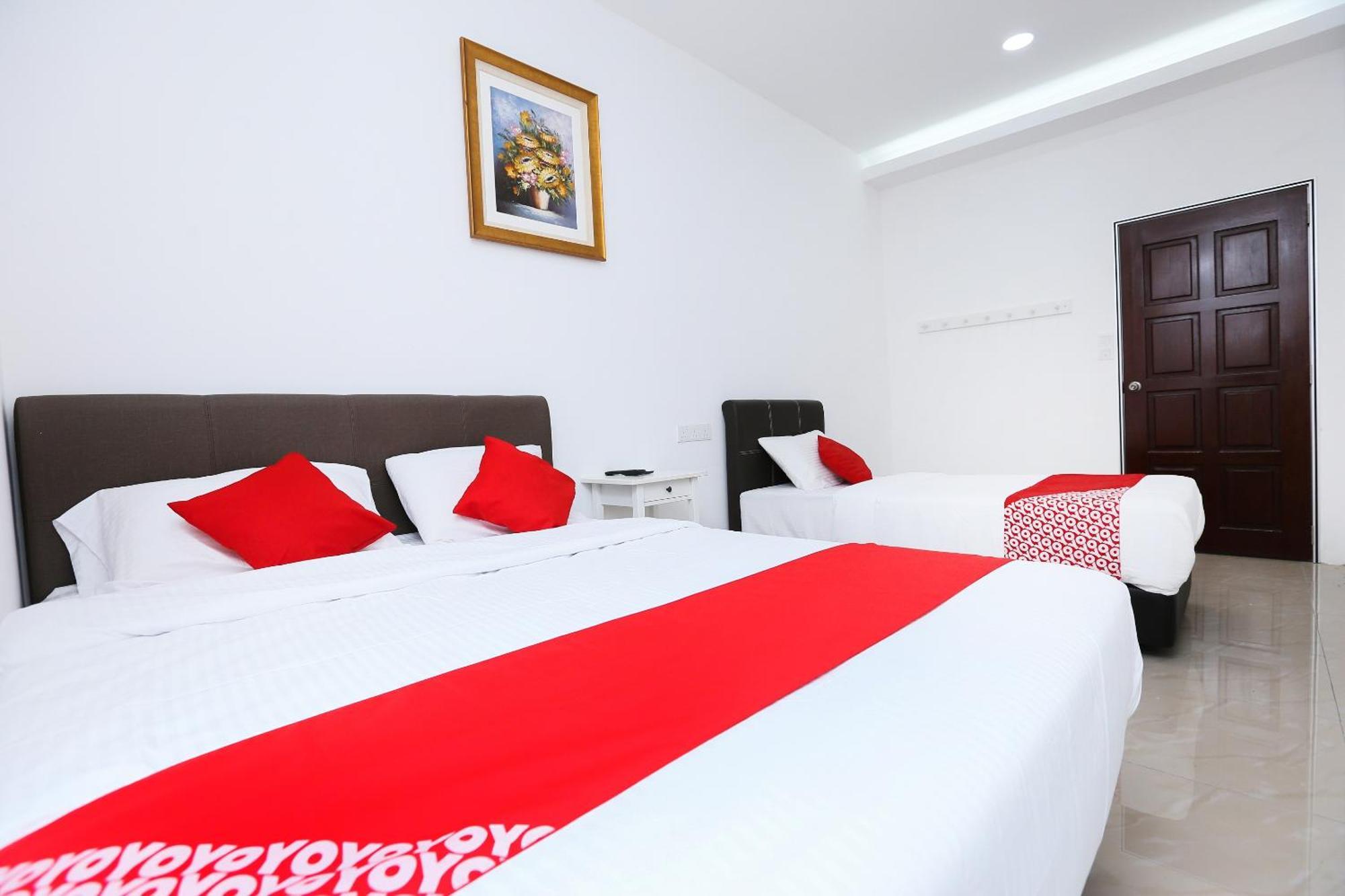 Oyo 89772 Roselyn Hotel 2*